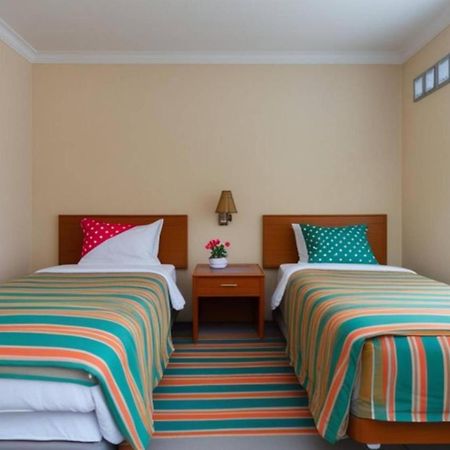 Surya Guest House Проболинго Екстериор снимка