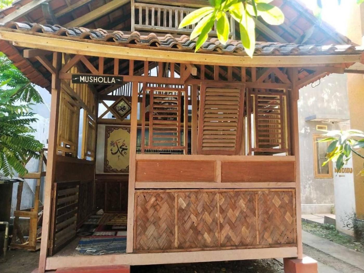 Surya Guest House Проболинго Екстериор снимка