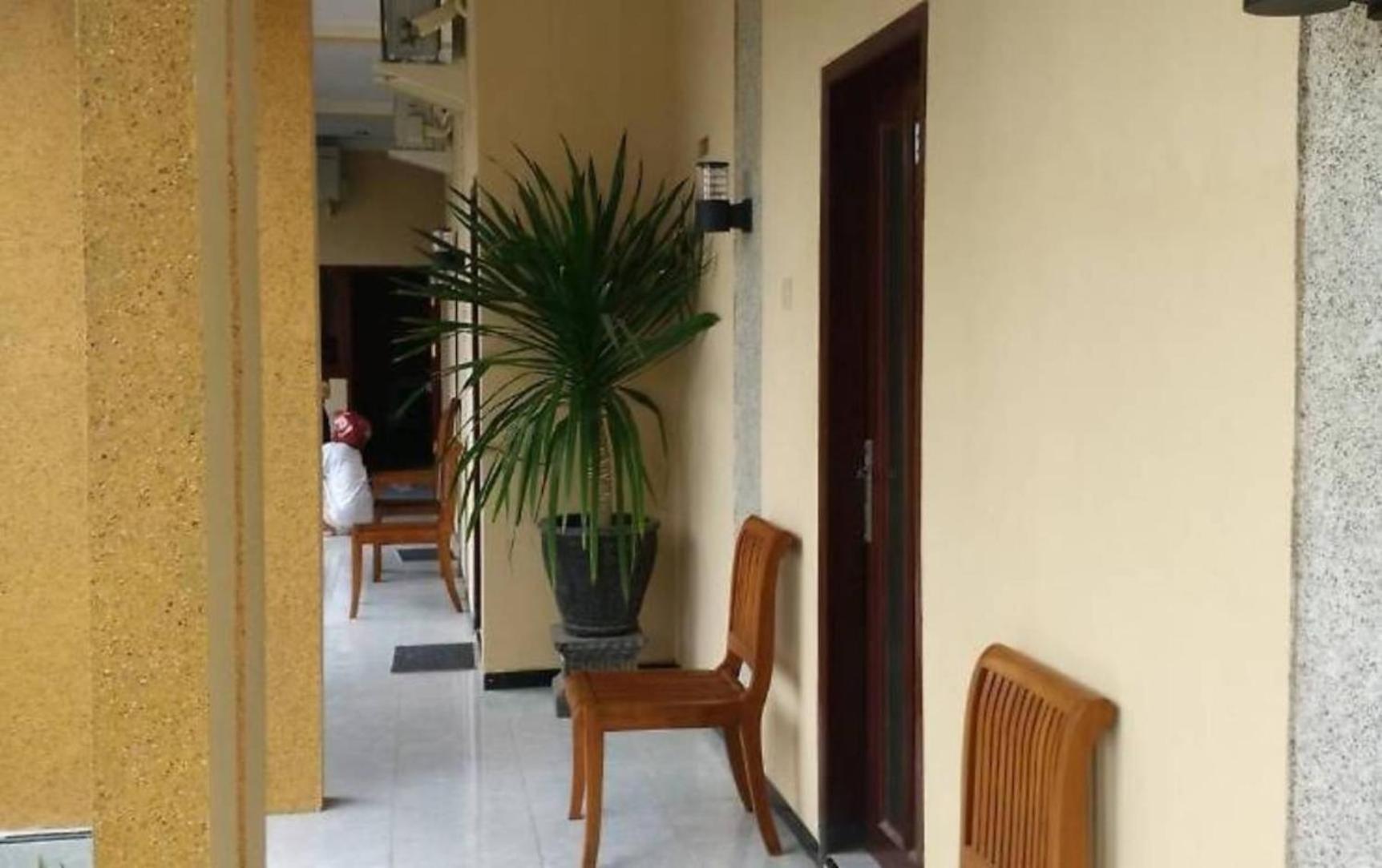 Surya Guest House Проболинго Екстериор снимка