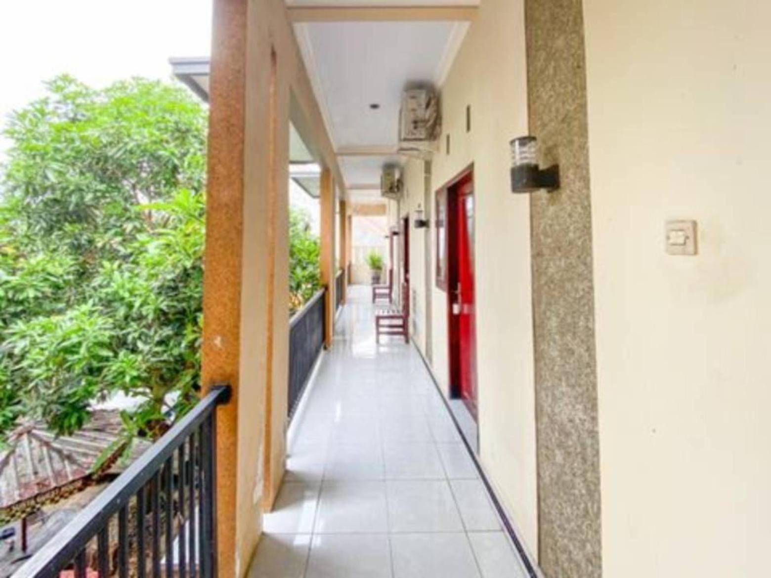 Surya Guest House Проболинго Екстериор снимка