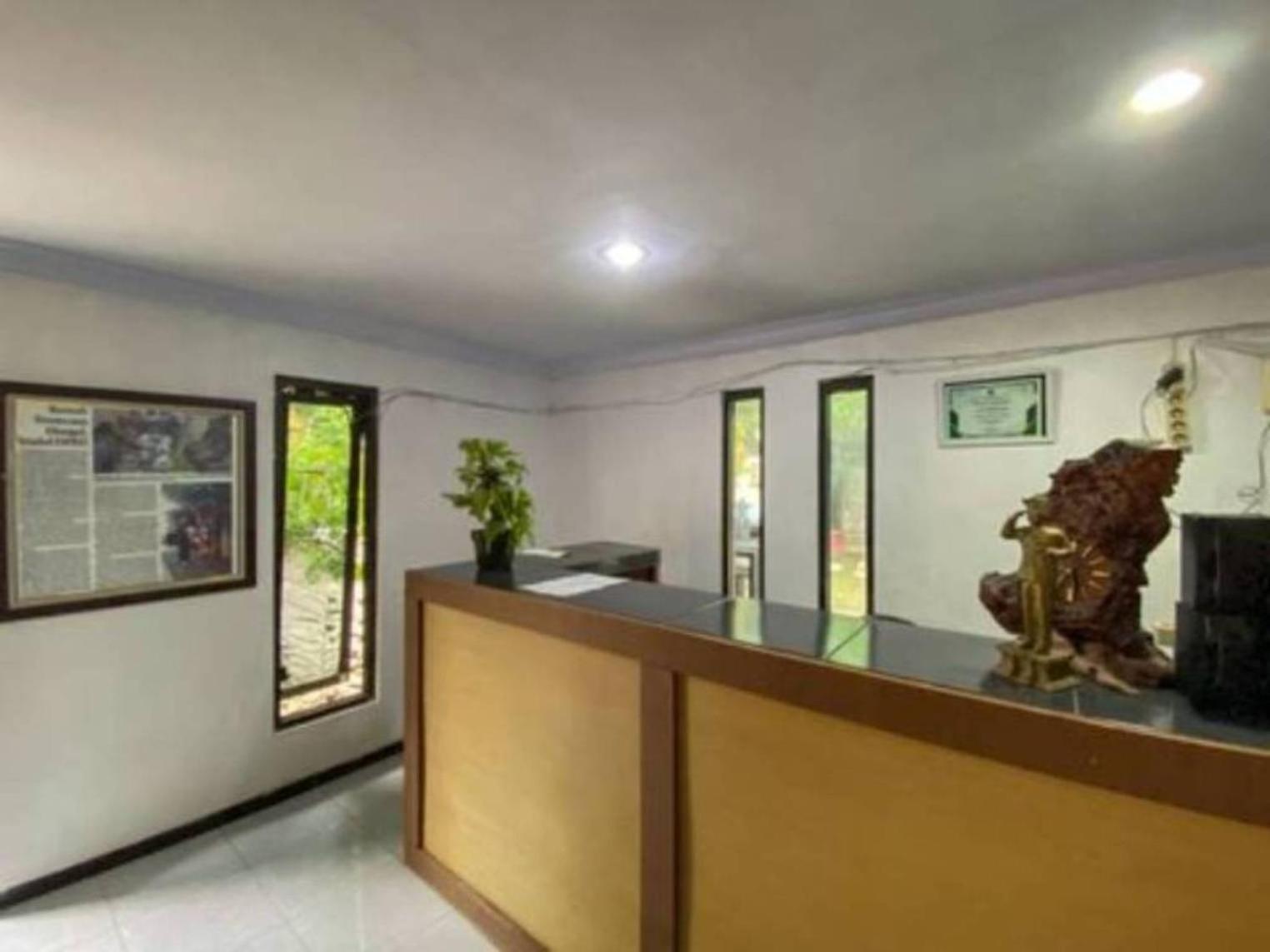 Surya Guest House Проболинго Екстериор снимка