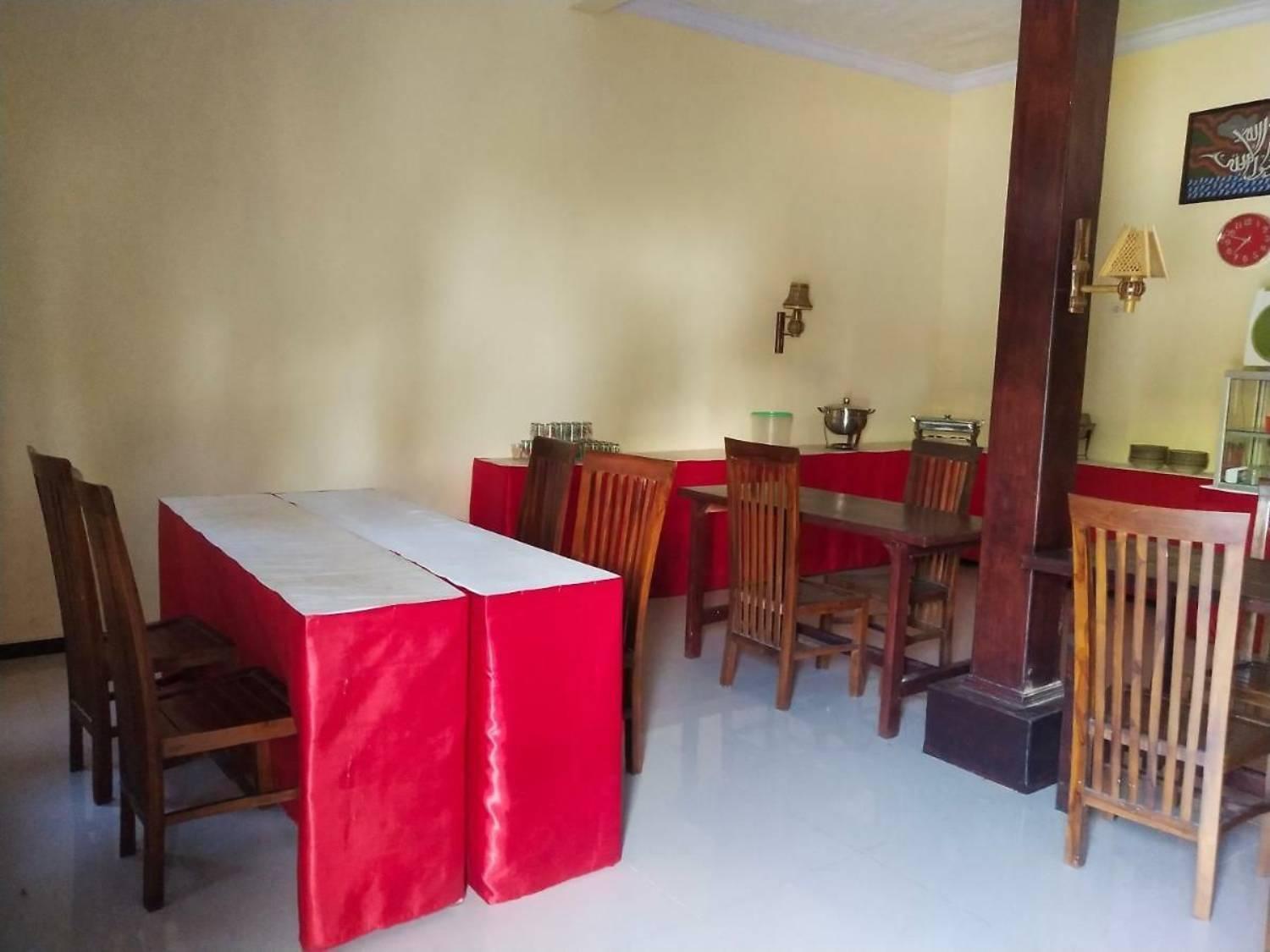 Surya Guest House Проболинго Екстериор снимка