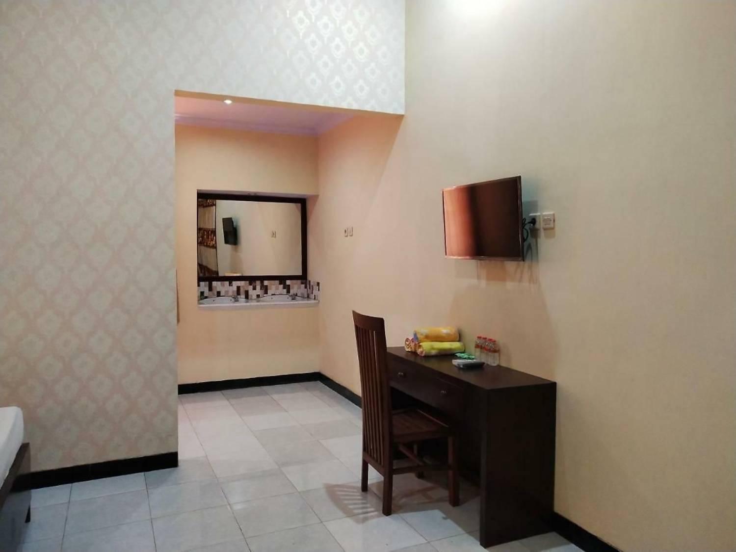 Surya Guest House Проболинго Екстериор снимка