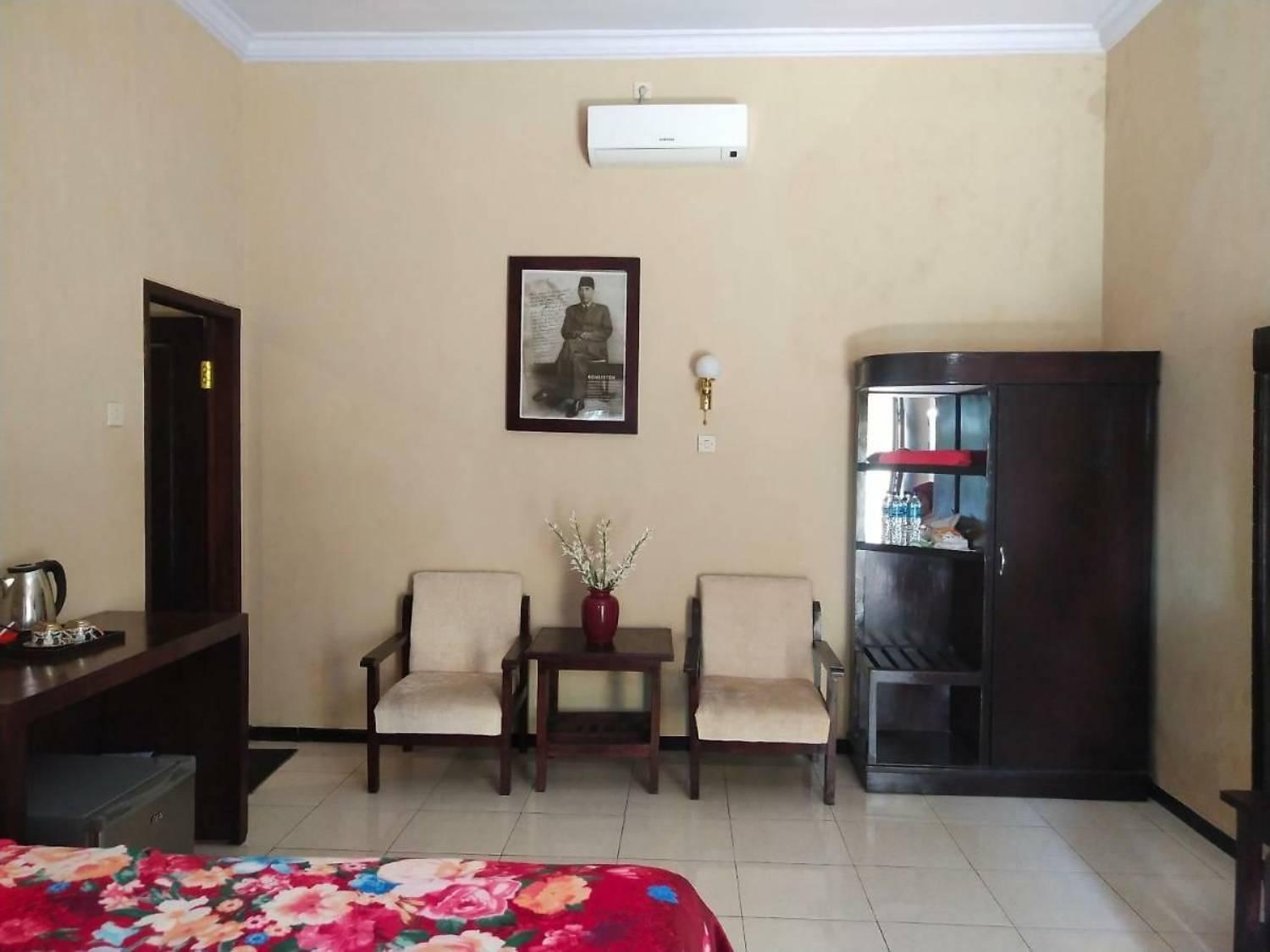 Surya Guest House Проболинго Екстериор снимка