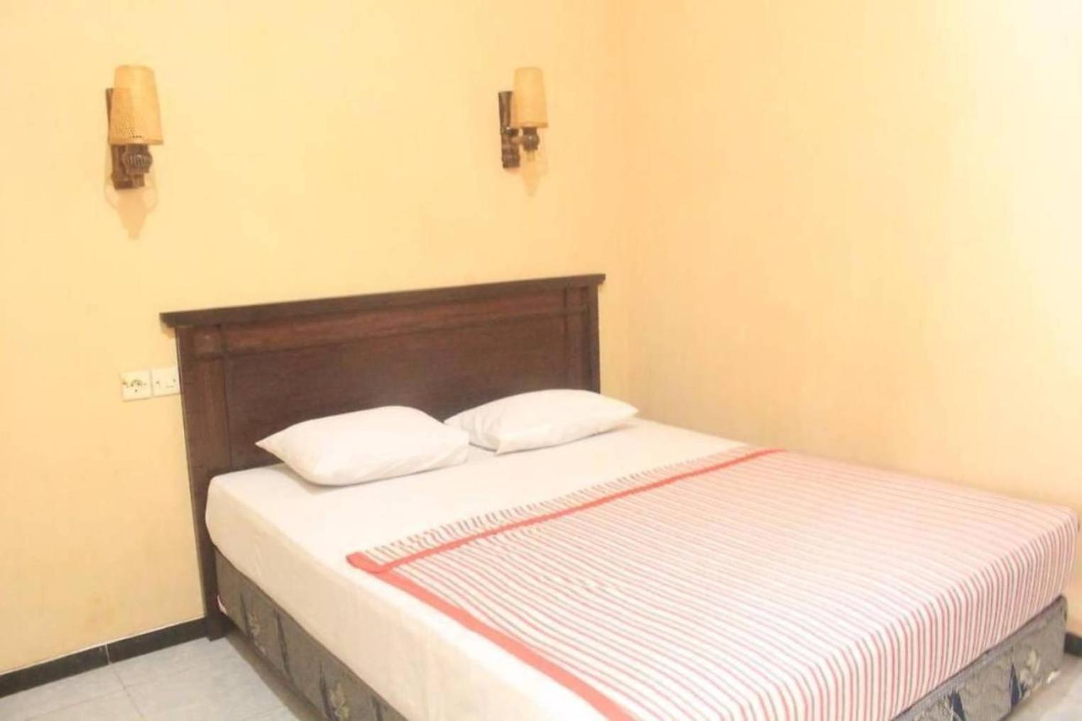 Surya Guest House Проболинго Екстериор снимка