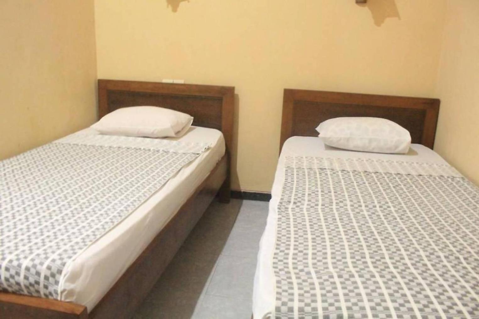 Surya Guest House Проболинго Екстериор снимка
