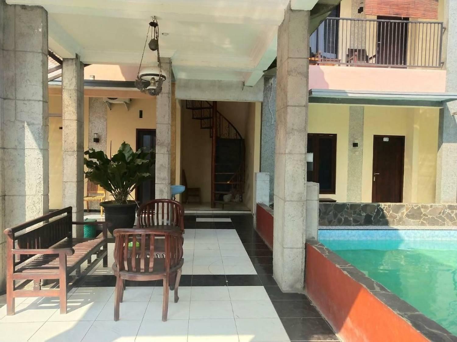 Surya Guest House Проболинго Екстериор снимка