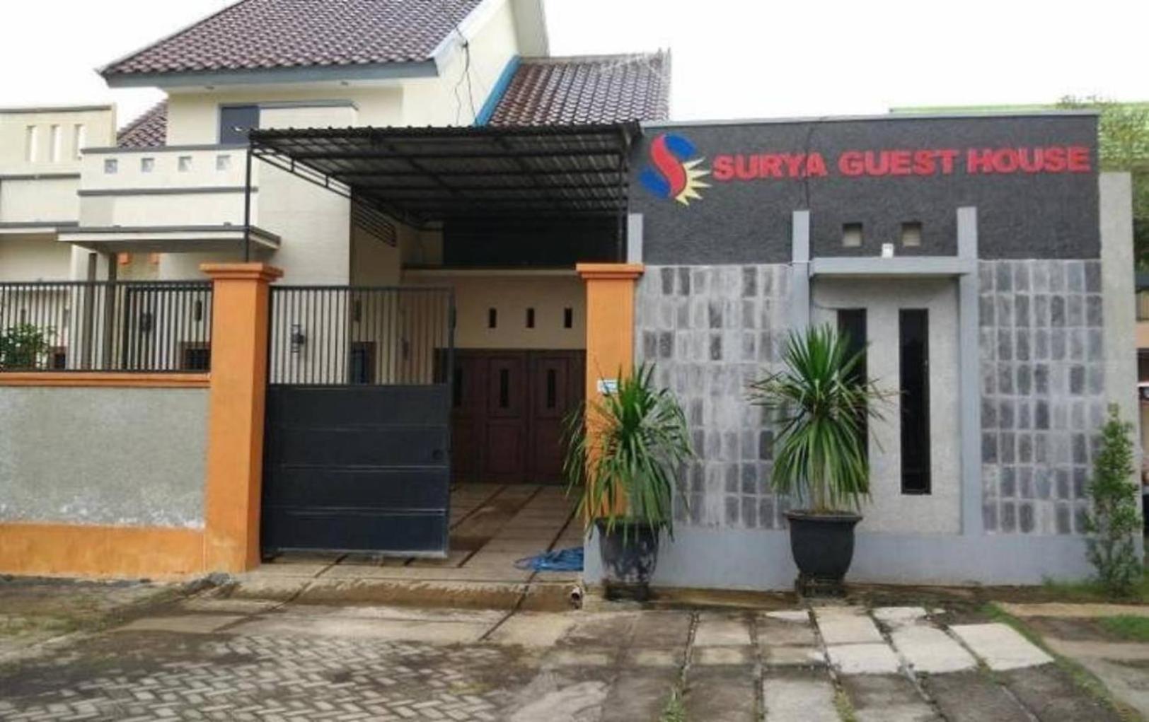 Surya Guest House Проболинго Екстериор снимка